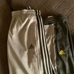 TWO FROR ONE MENS ADIDAS SWEAT PANTS. MED.